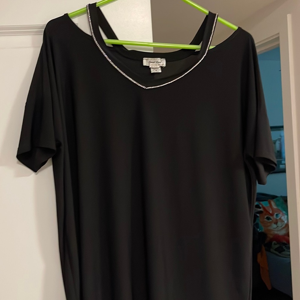 Open shoulder Dressy top